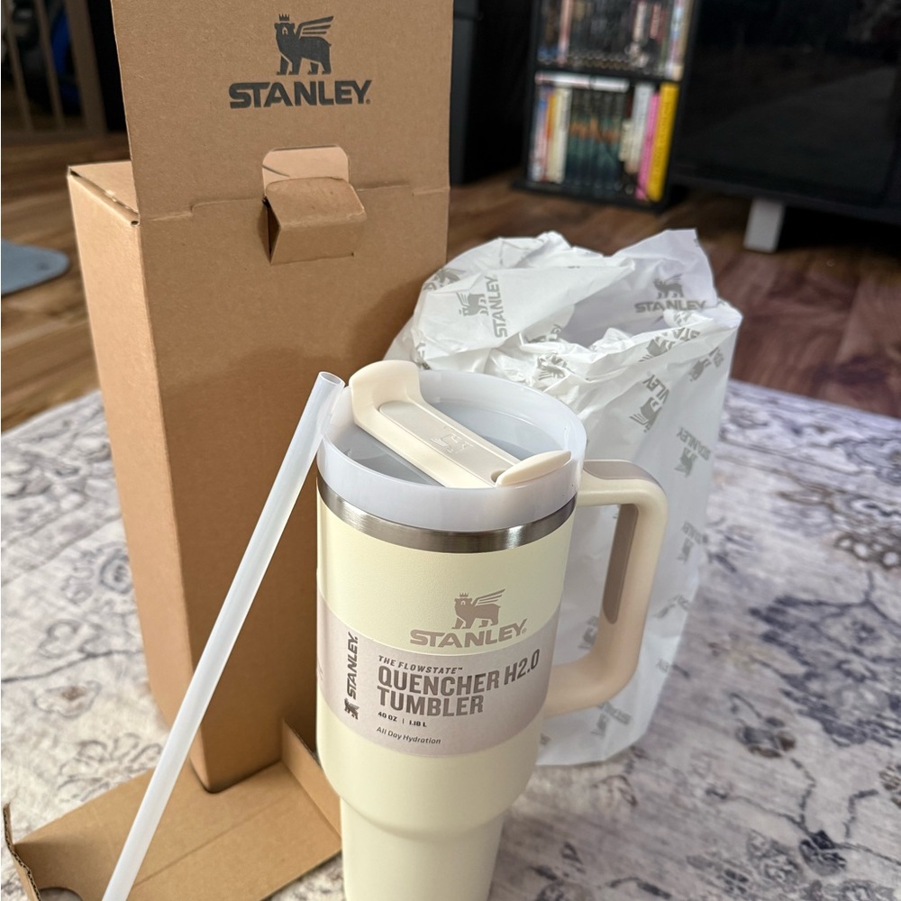 NWT Stanley Cream Quencher Tumbler with Straw